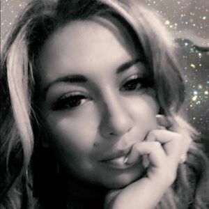 Meet your Posher, Pauline